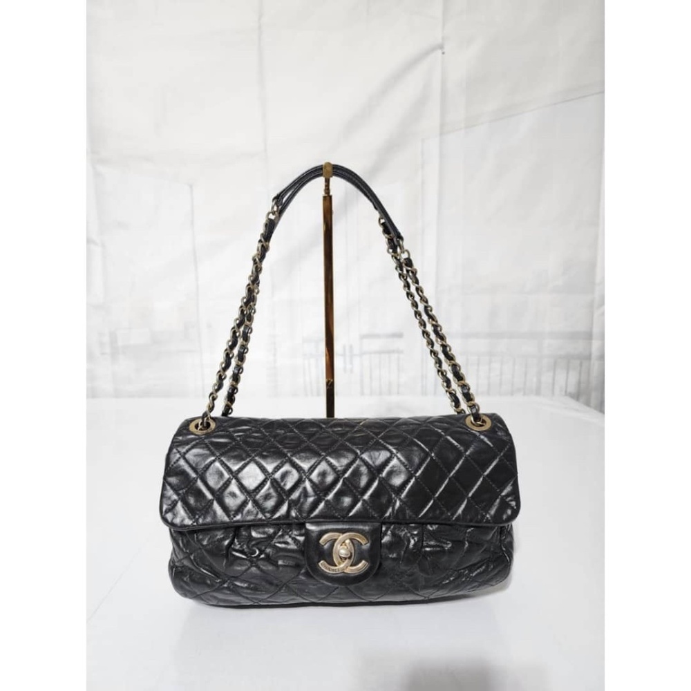 Authentic Chanel Chic Quilt Flap Bag Black